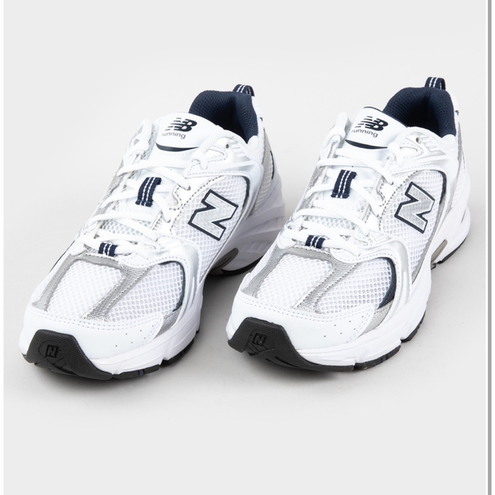 New Balance “530” white/navy, size 8